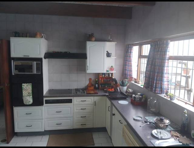 3 BEDROOM HOUSE FOR SALE IN OATLANDS